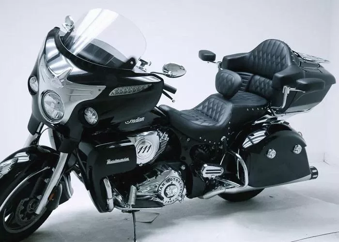 Mustang Passenger Passenger Armrest Side Panels for Indian Roadmaster '15-'21, Diamond Stitched, Black